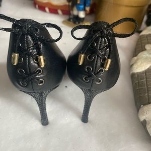 Black leather upper 2in heel with snakeskin pattern at toe